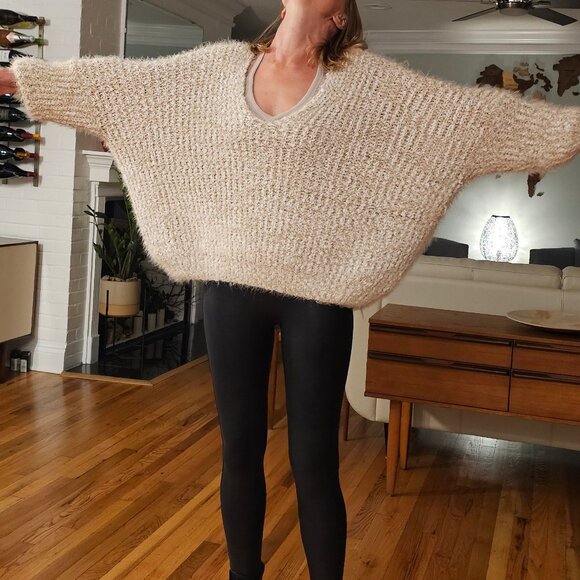 Women’s POL Tan and White Chenille Oversized Sweater, Large - Picture 9 of 15